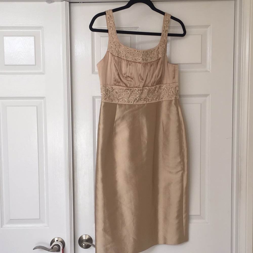 Adrianna Papell size 8 gold / nude dress